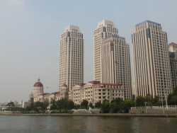 天津市古文化街旅游区　親水平台より海河