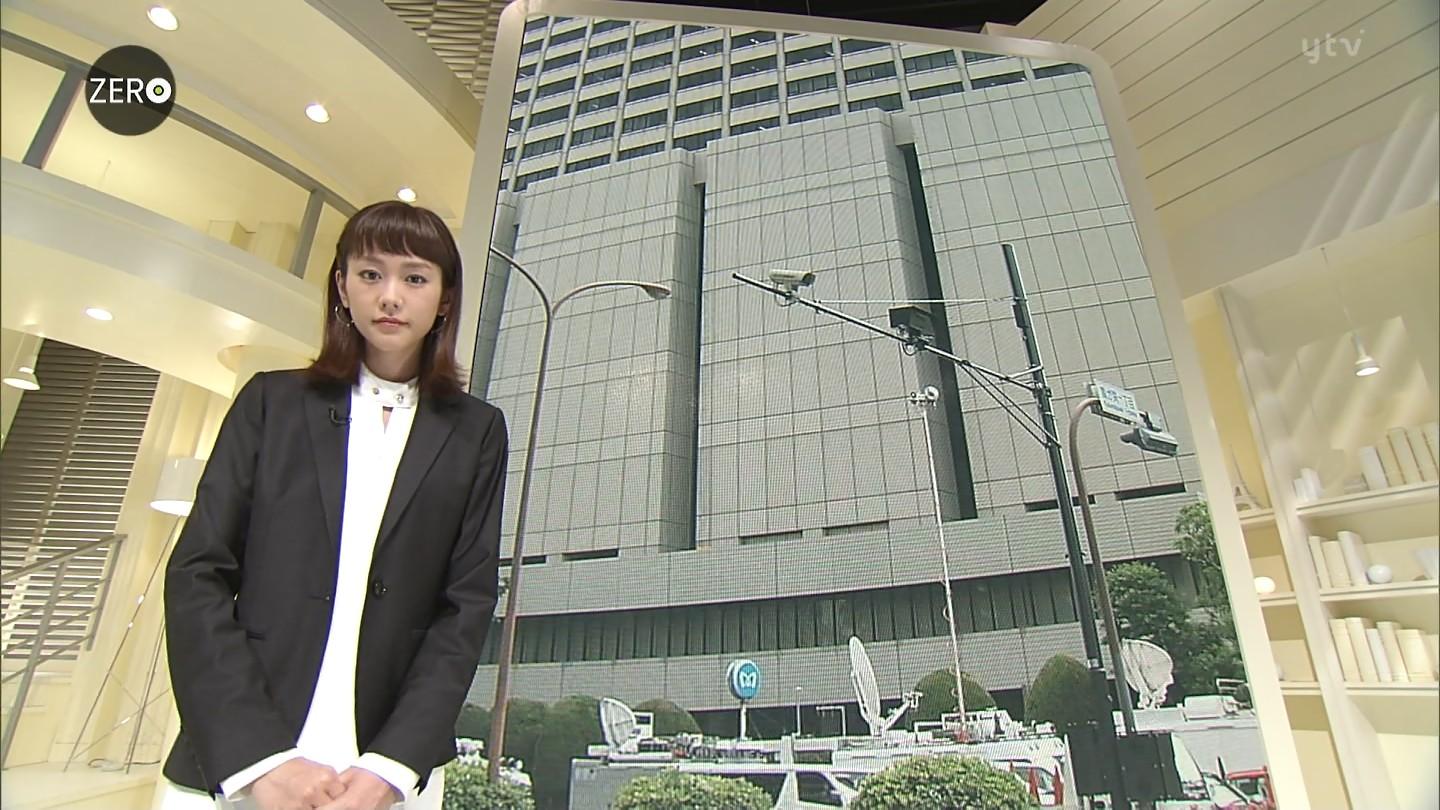 「NEWS ZERO」に胸元の開いた衣装で出演した桐谷美玲