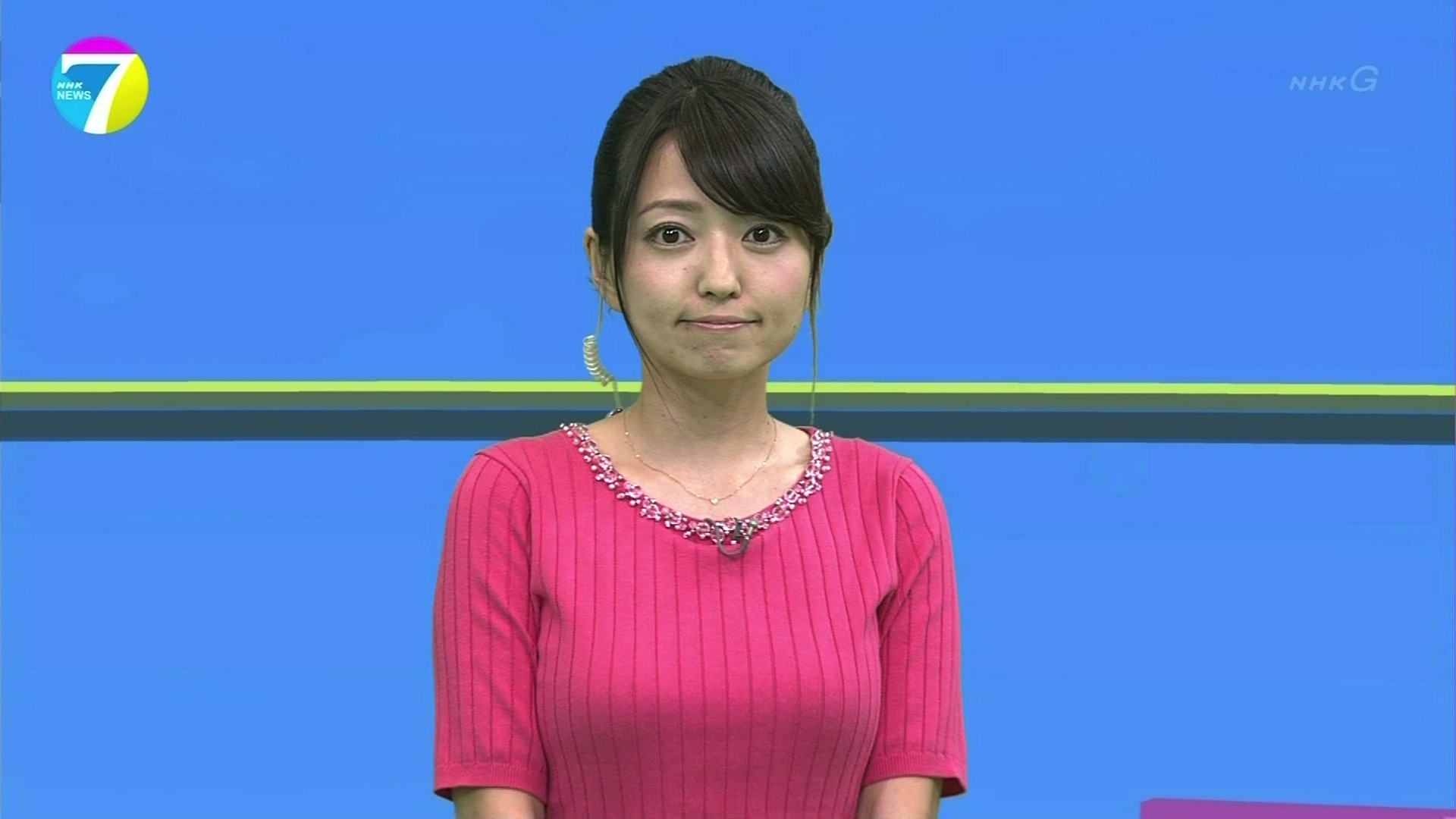 NHK NEWS7、福岡良子の着衣巨乳