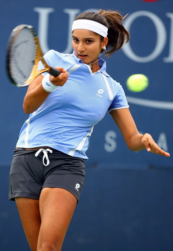 インドのテニス選手、サニア・ミルザの着衣巨乳