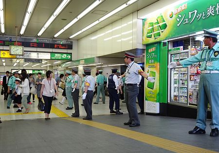 渋谷駅で不審物騒ぎ ロッカー使えず荷物を放置