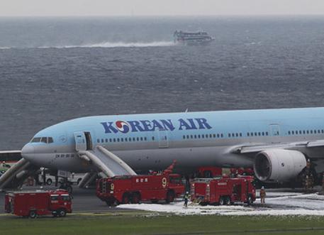 大韓航空「迅速かつ正確に乗客を緊急脱出させた」