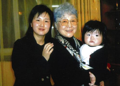 横田さん夫妻「孫と面会した写真はどこにも提供していない」　民進党・有田芳生議員による写真公開で
