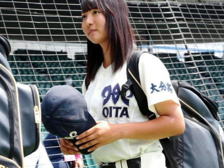 高校野球甲子園練習で、大分の女子マネ･首藤桃奈さん