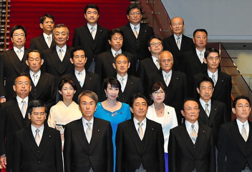 中央日報「第３次安倍再改造内閣、「さらに右傾化」…閣僚７５％が日本会議所属」