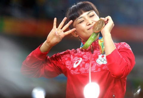 政府が女子レスリング伊調馨選手（３２）選手に国民栄誉賞を授与する意向を固める
