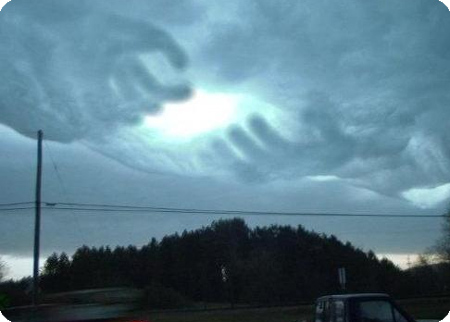 神の手の雲