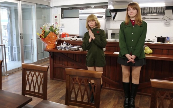 ロシアの美人コスプレイヤーが日本でめいどロリアンカフェを開店！！ソ連のミニスカ軍服で接待！　ガルパンおじさん行こう