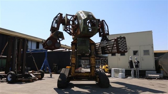 ロボットバトルは男のロマン！高さ4mもの巨大ロボットを戦わせるデスマッチが日米共同開催