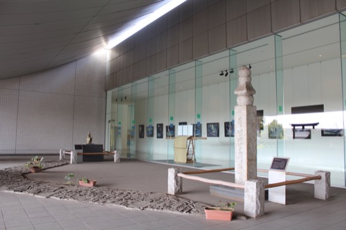 0081：和歌山県立博物館 無料展示スペースから差し込む光