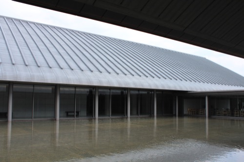 0098：佐川美術館 水が張られた中庭