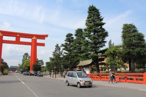 0119：京都市美術館 神宮道から美術館を見る