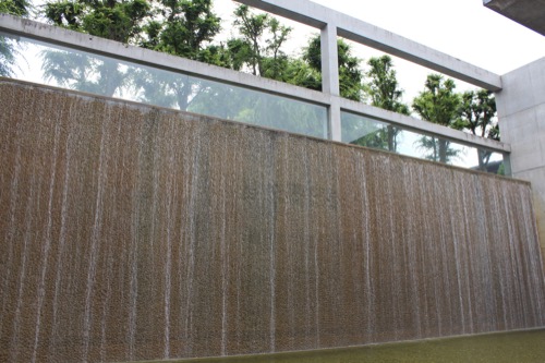 0123：京都府立陶板名画の庭 庭園南側の大滝