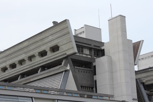 0126：国立京都国際会館 本館正面から上部をみる