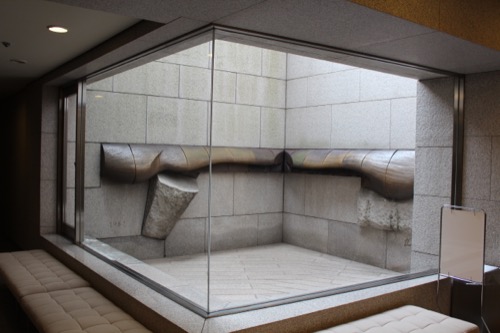 0139：岡山県立美術館 地下のオブジェ