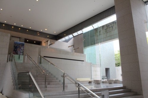 0139：岡山県立美術館 展示階への階段