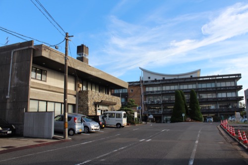 0161：羽島市庁舎 庁舎を北側からみる