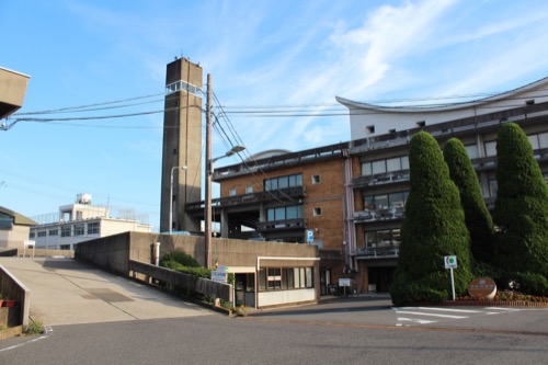 0161：羽島市庁舎 庁舎手前のスロープ