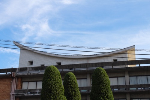 0161：羽島市庁舎 湾曲した屋上屋根