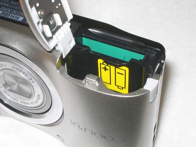 Nikon デジタルカメラ COOLPIX A10 シルバー 電池/SD カードカバー