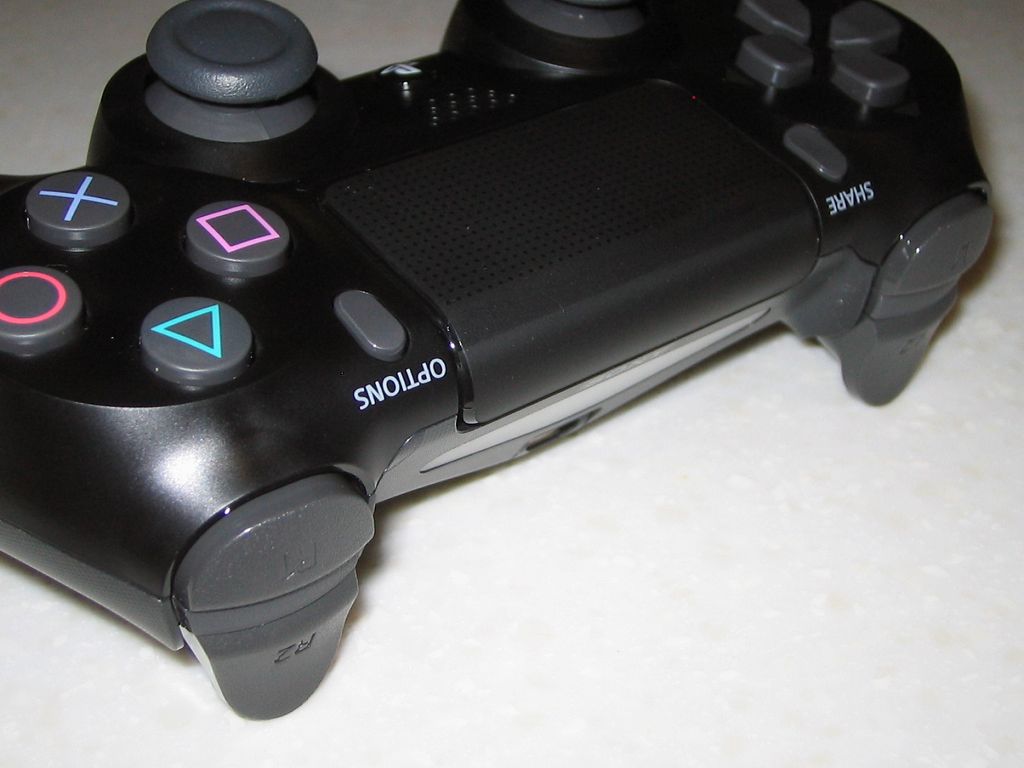 新型 PS4 コントローラー（デュアルショック 4）と操作を快適にする ...