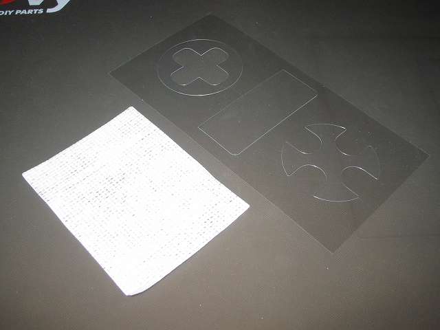 PlayStation 4 用 コントローラー 保護フィルム 防指紋 GAFV-08 開封、クリーニングクロス（不織布）1枚とコントローラー用保護フィルム 3枚（十字キー・タッチパッド・ボタンそれぞれ 1枚ずつ）