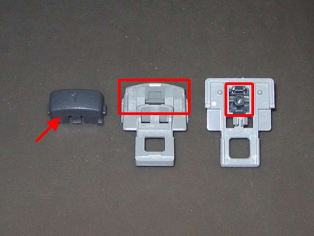 初代 PS コントローラー（デュアルショックなし） スプレーを使ってメンテナンス、L1・R1 ボタンと L1・R1 ボタンガイドのすれ合う部分にドライファストルブを噴射
