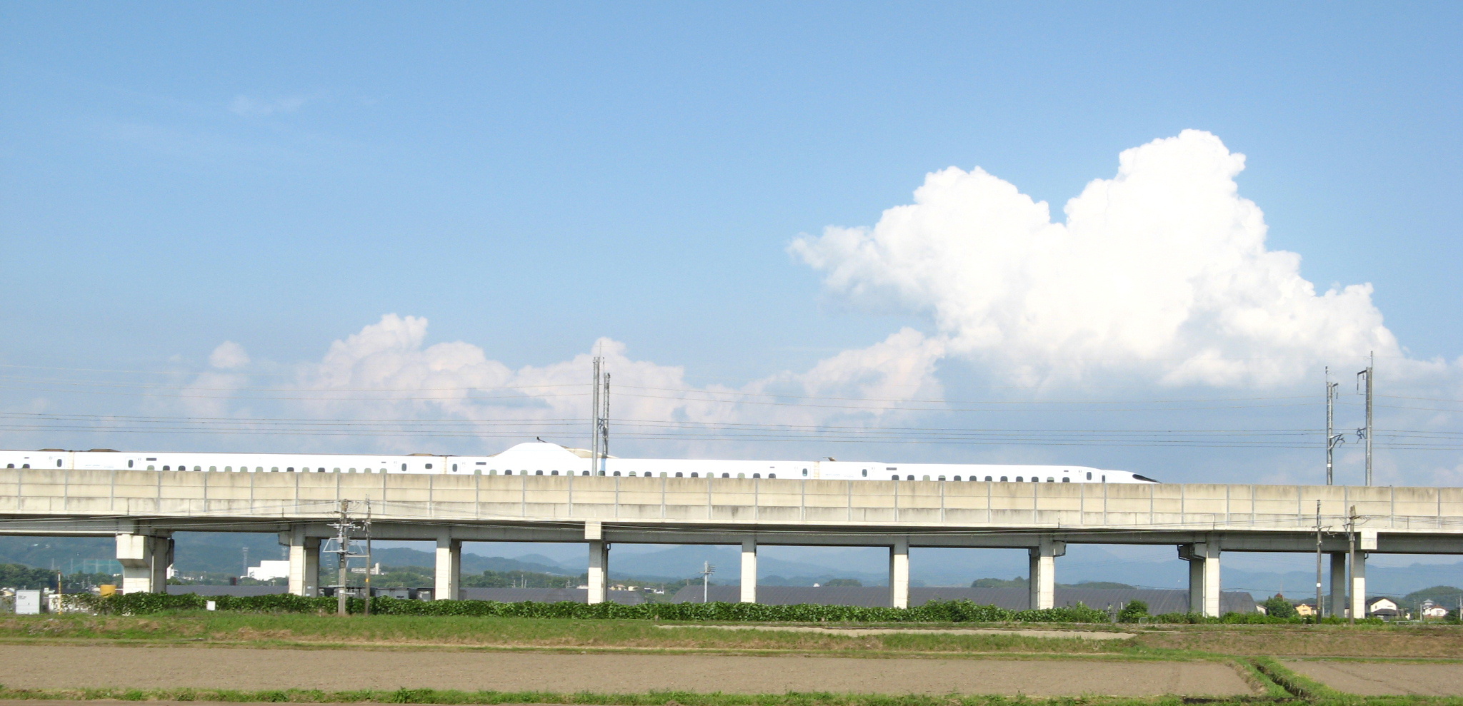 kumo-shinkansen.jpg