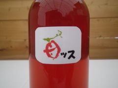 【写真】ポレポレ農園のいちご酢　“苺っす”のラベルアップ